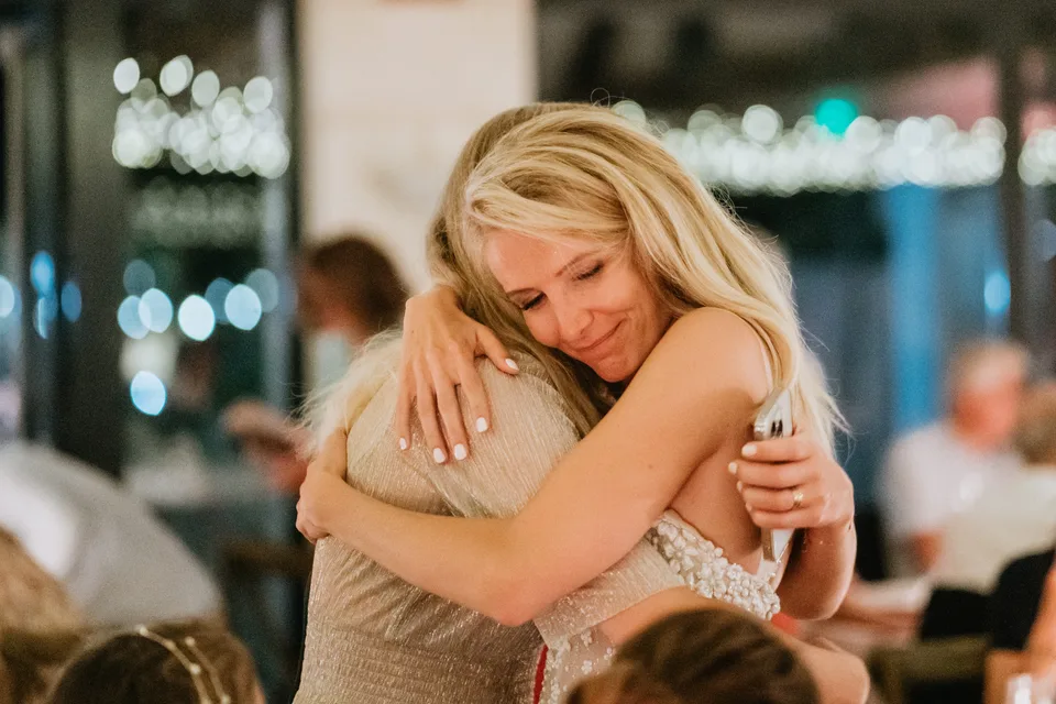 Two guests embracing during the evening